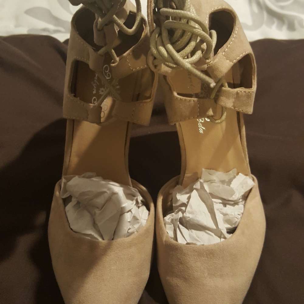 Pumps - Picture 3 of 4